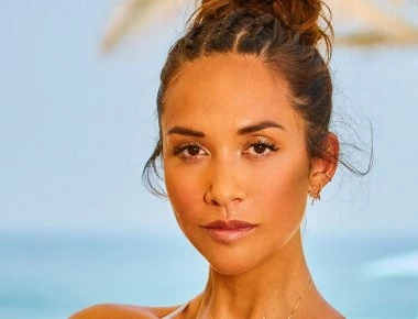 Ποια 40αρα μαμά προκαλεί πανικό με το καλλίγραμμο κορμί της; (φωτό)